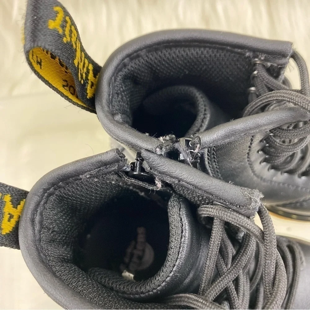 DR.MARTENS BOOTS